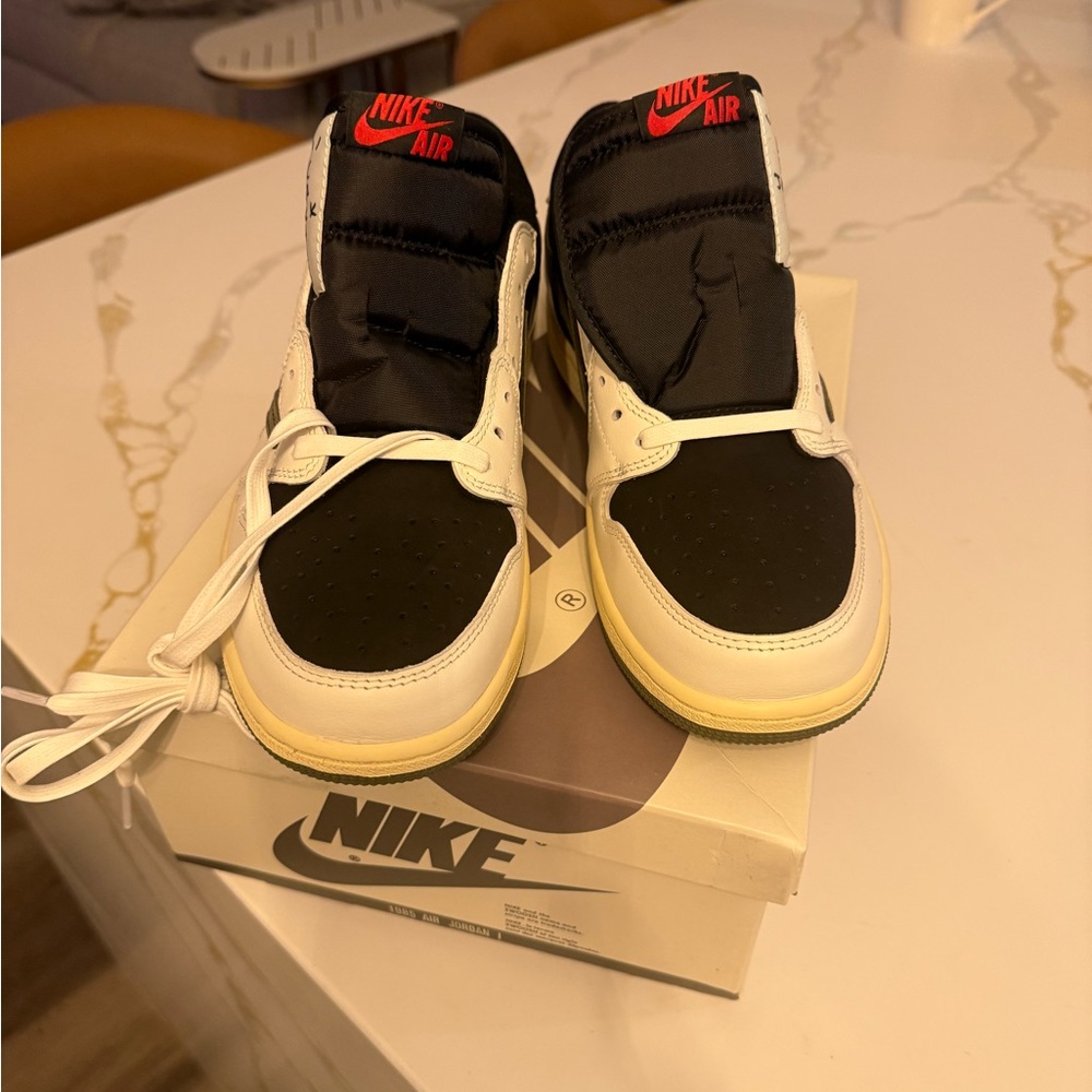 Travis Scott x Air Jordan 1 OG
SP Low (Black Olive)